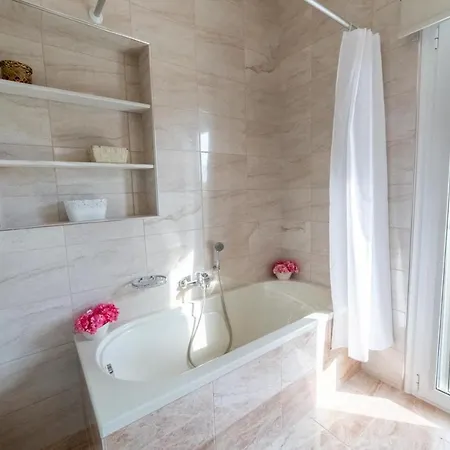 Villa Adonis *